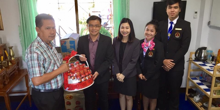 มอบความสุขสวัสดีปีใหม่และขอพรจากผู้บริหาร