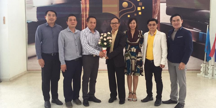 ร่วมแสดงความยินดีกับผู้อำนวยการสำนักวิทยบริการ มนพ.