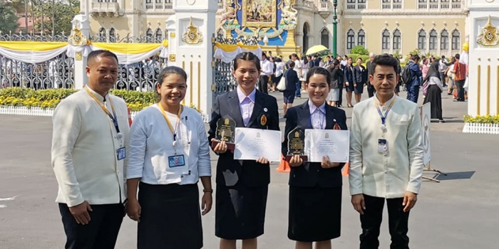 นักศึกษา ม.นครพนม รับโล่รางวัล“เด็กและเยาวชนดีเดน ประจำปี 2563
